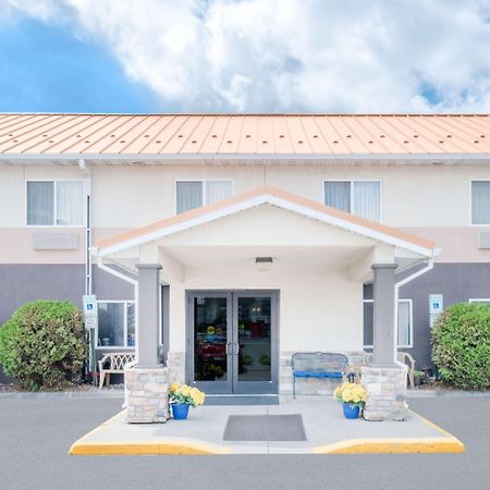 Days Inn & Suites By Wyndham Fargo 19Th Ave/Airport Dome Екстериор снимка